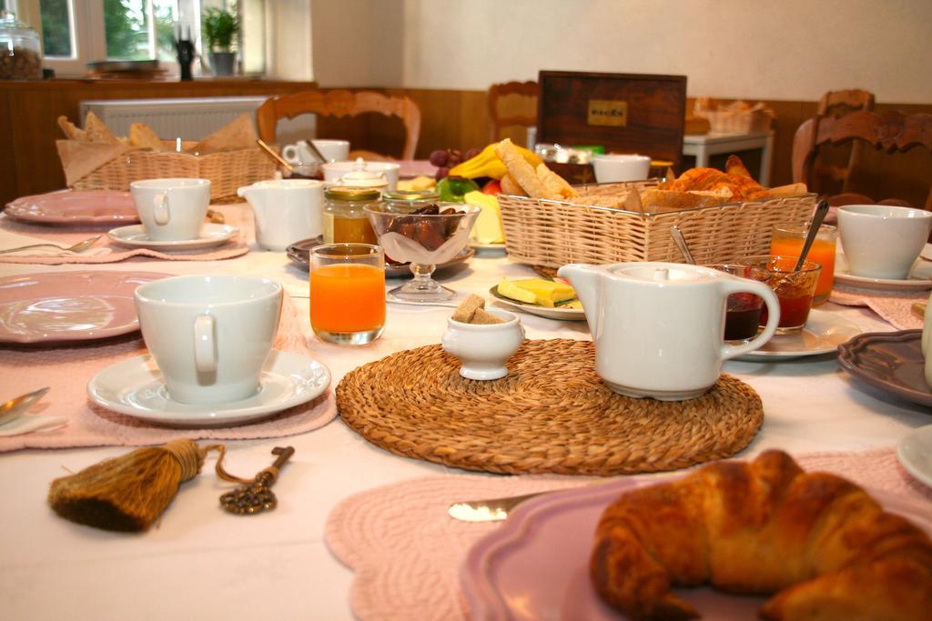 Bed and Breakfast Manoir De La Manantie - Teritoria Lezoux Exterior foto